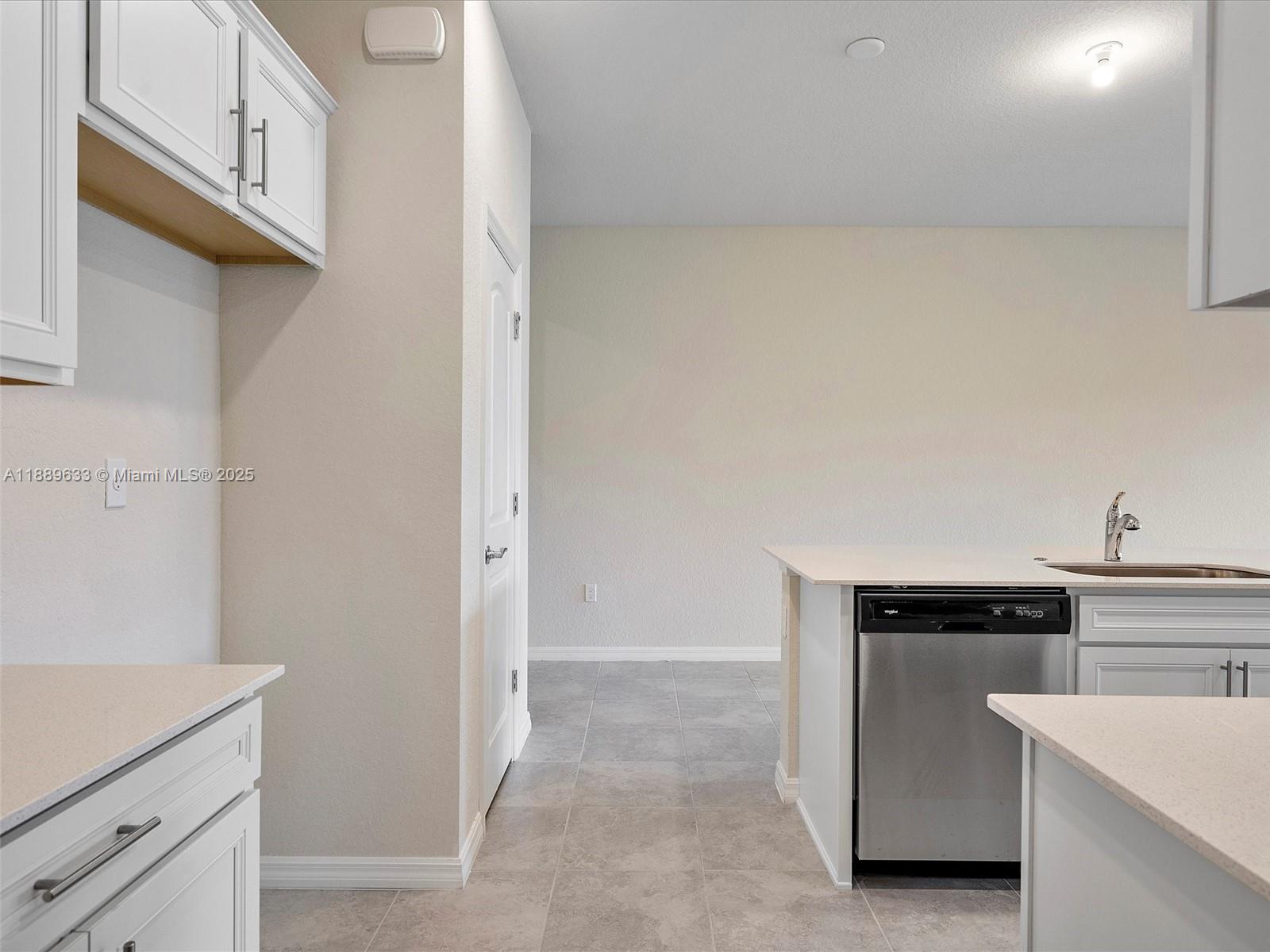 OAK TREE PROPERTY REDEVEL - Residential Lease