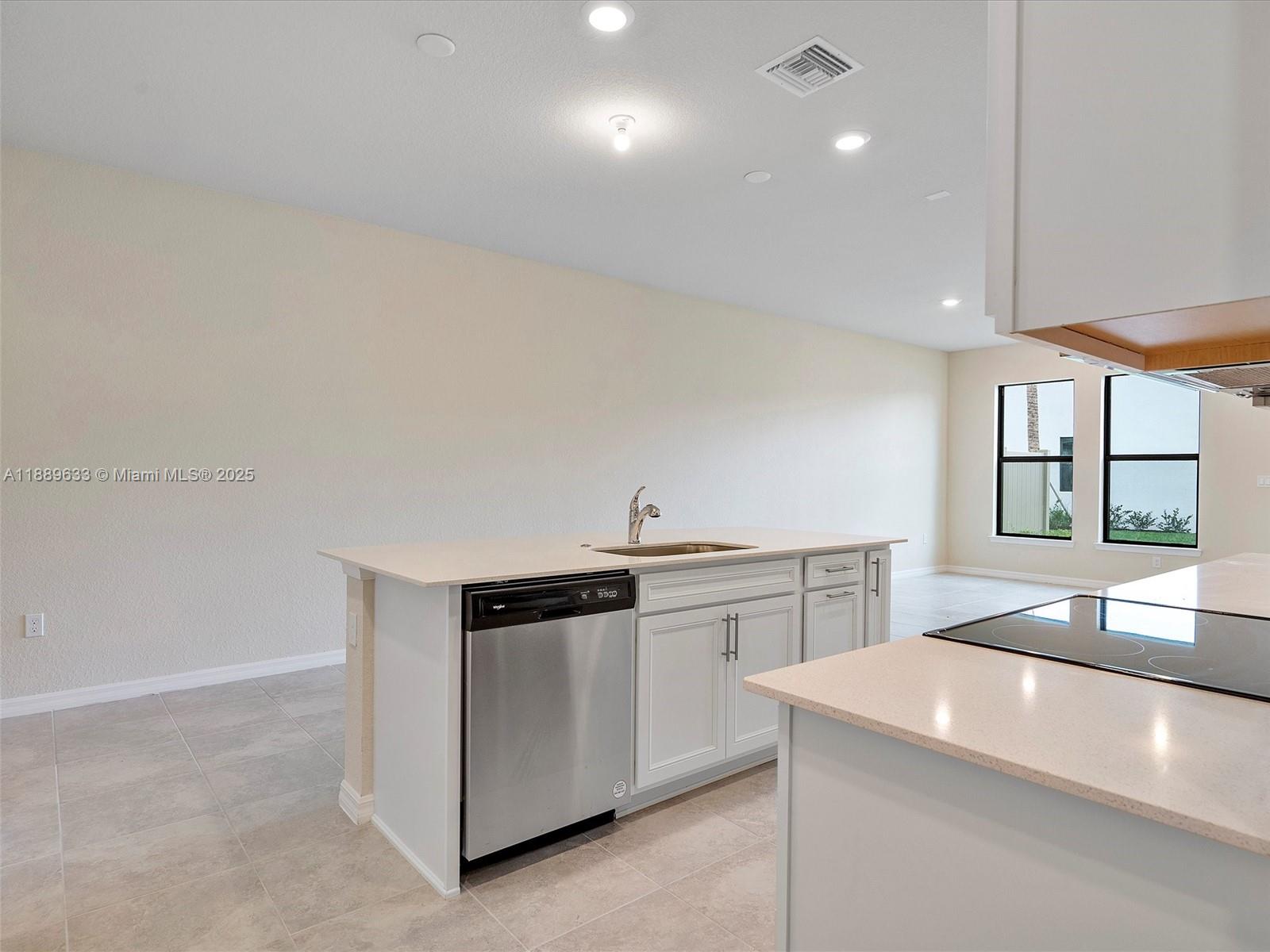 OAK TREE PROPERTY REDEVEL - Residential Lease