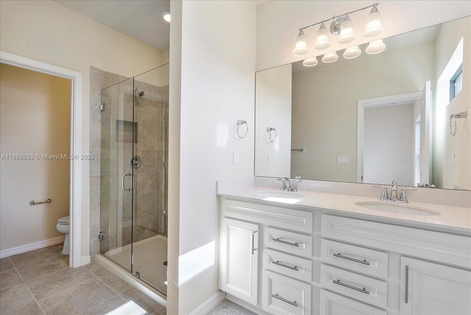 OAK TREE PROPERTY REDEVEL - Residential Lease