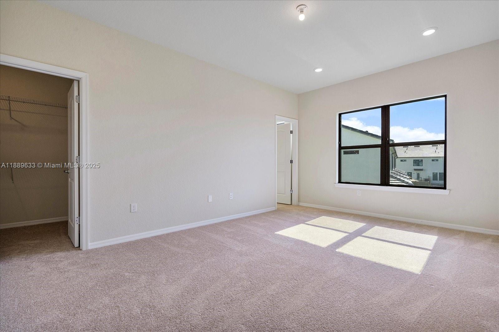 OAK TREE PROPERTY REDEVEL - Residential Lease