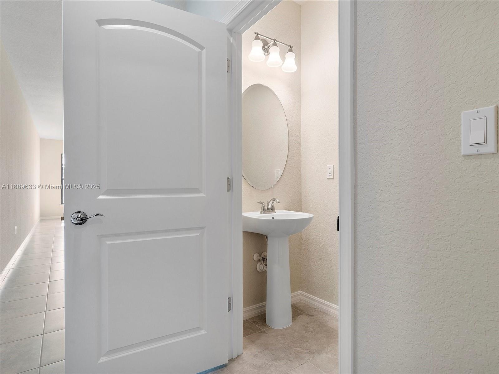 OAK TREE PROPERTY REDEVEL - Residential Lease