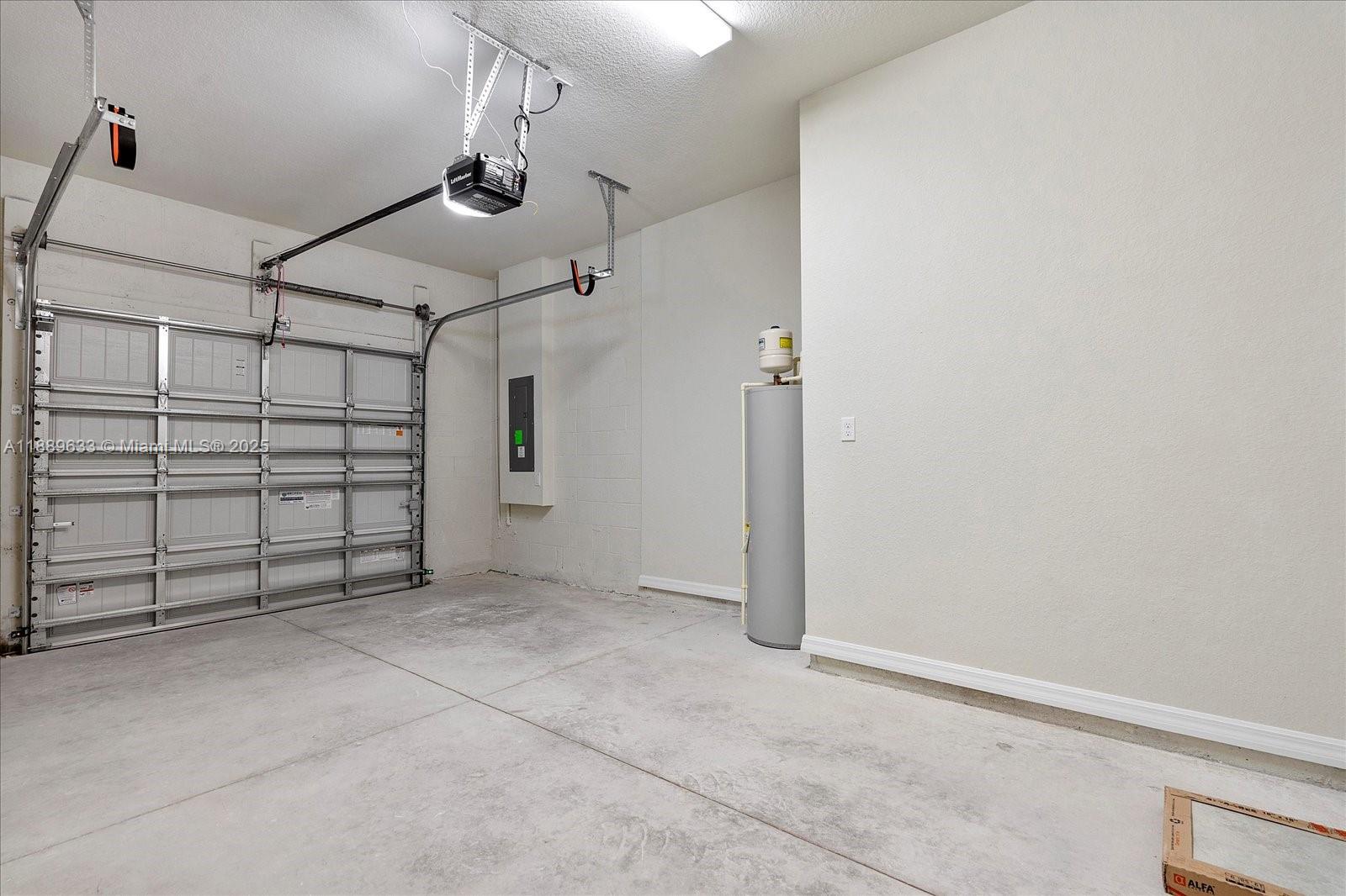 OAK TREE PROPERTY REDEVEL - Residential Lease