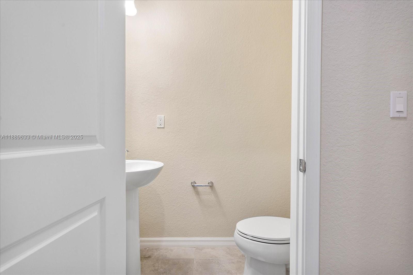 OAK TREE PROPERTY REDEVEL - Residential Lease