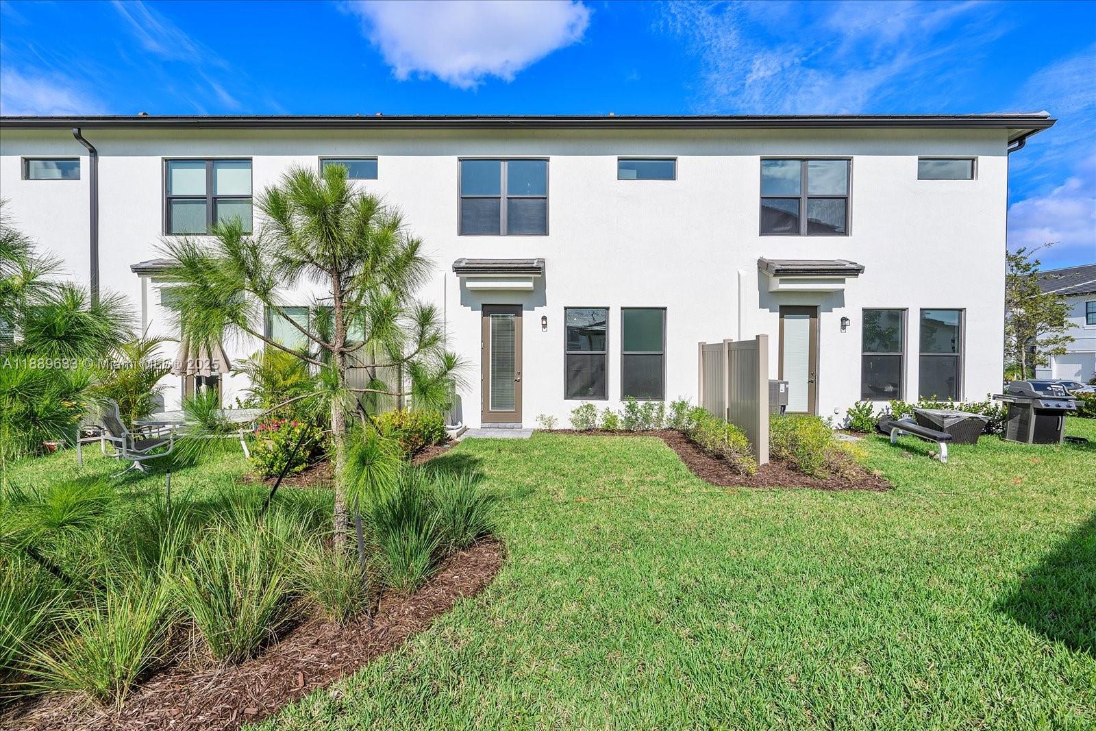 OAK TREE PROPERTY REDEVEL - Residential Lease