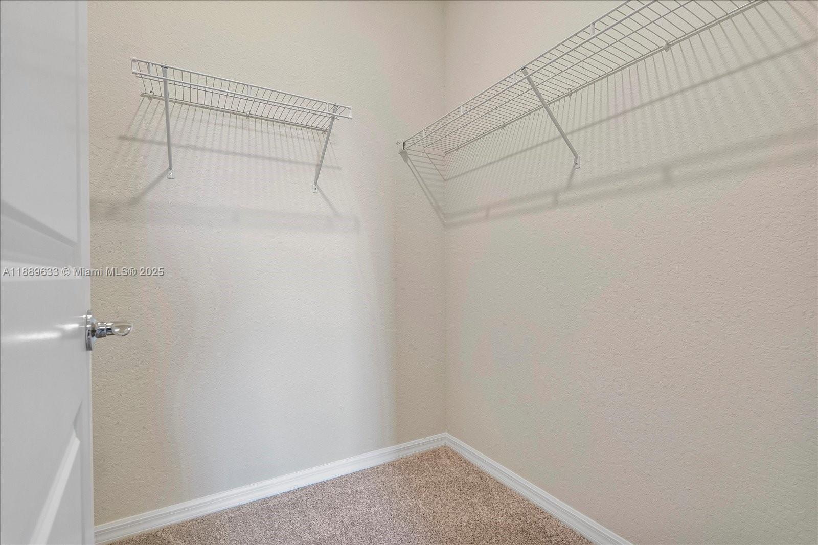 OAK TREE PROPERTY REDEVEL - Residential Lease