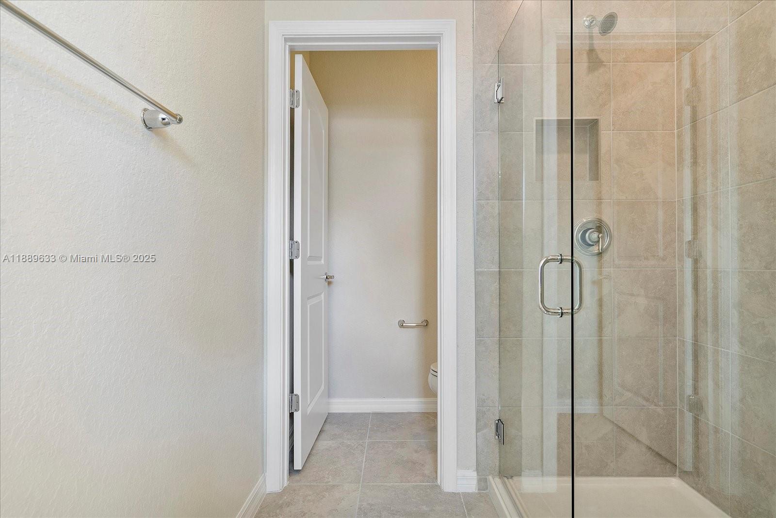 OAK TREE PROPERTY REDEVEL - Residential Lease