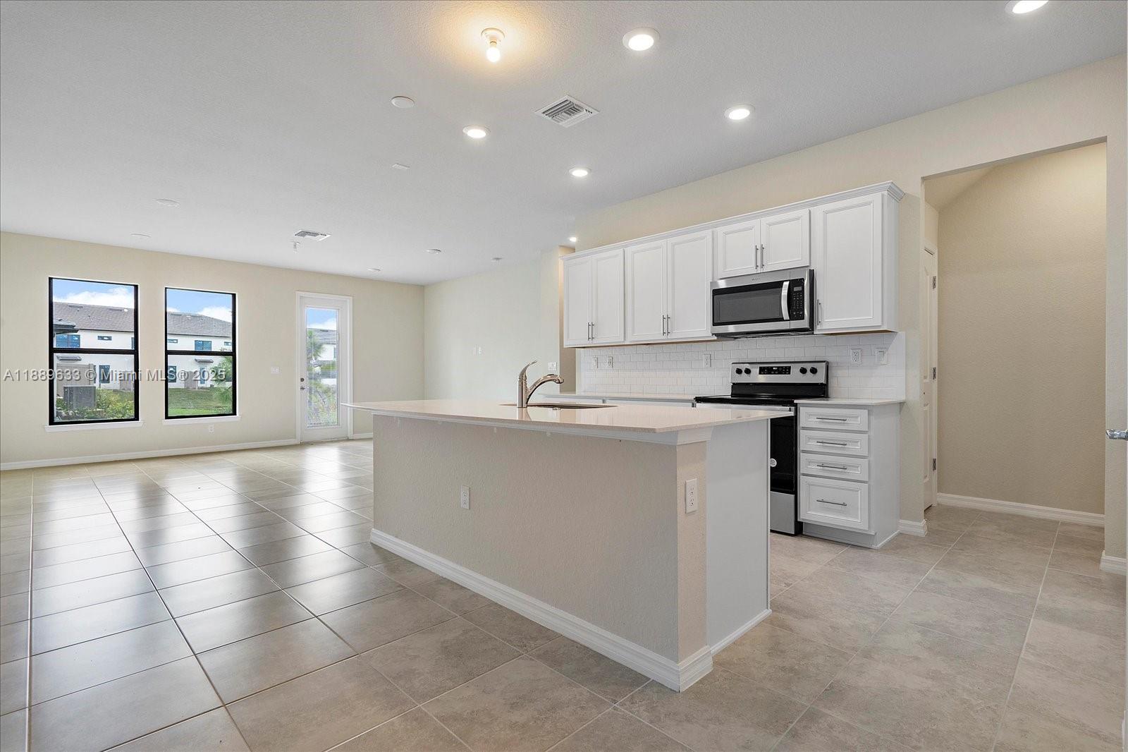 OAK TREE PROPERTY REDEVEL - Residential Lease