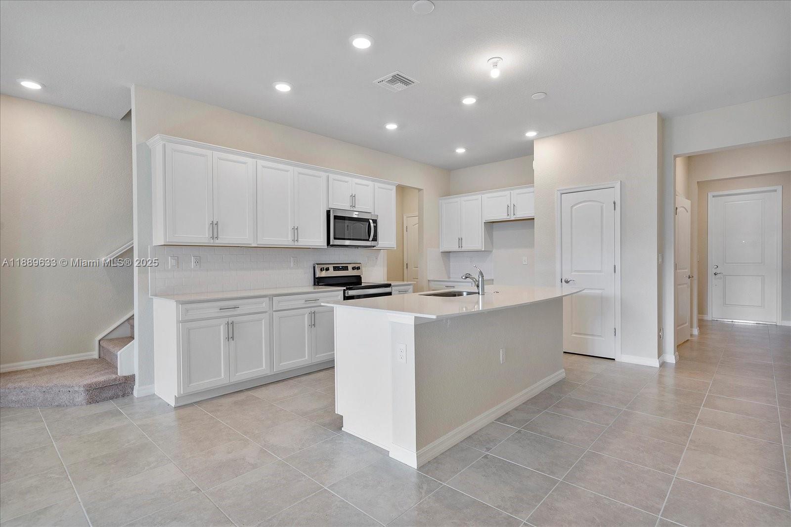 OAK TREE PROPERTY REDEVEL - Residential Lease
