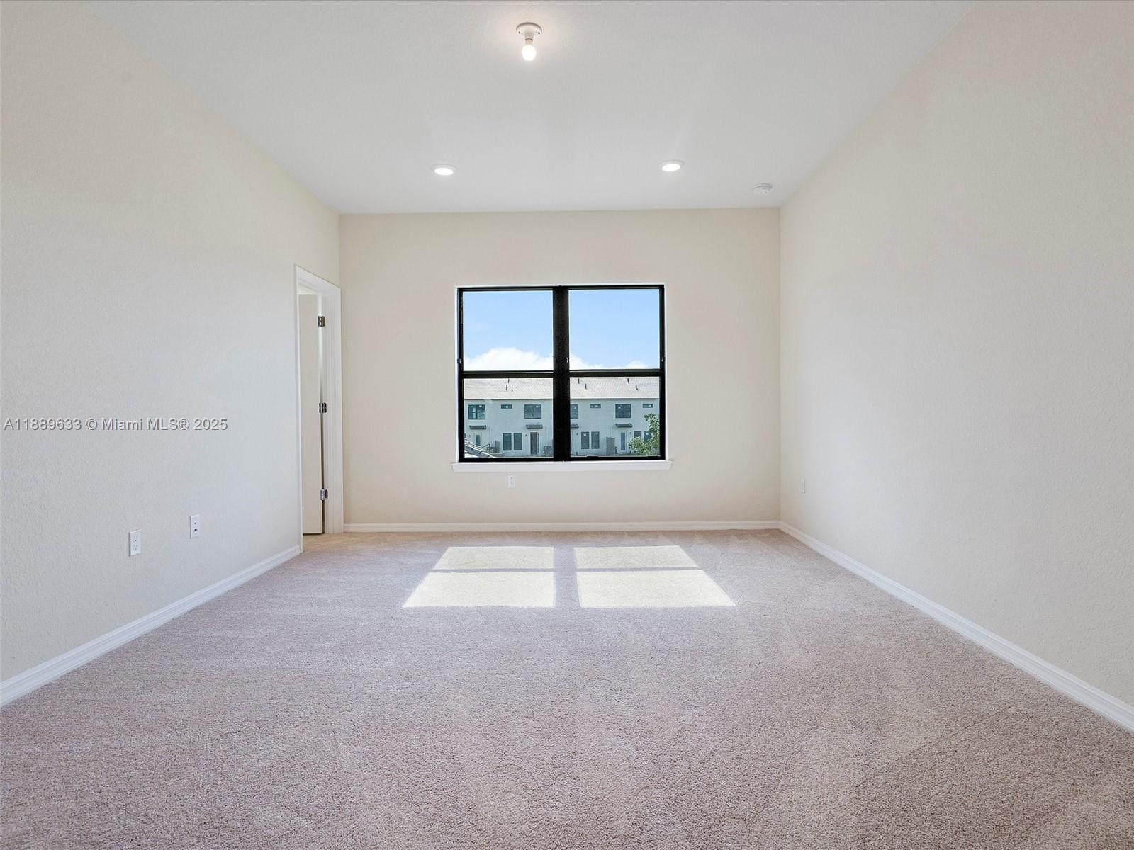 OAK TREE PROPERTY REDEVEL - Residential Lease