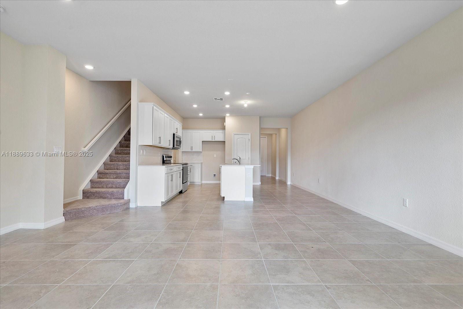 OAK TREE PROPERTY REDEVEL - Residential Lease