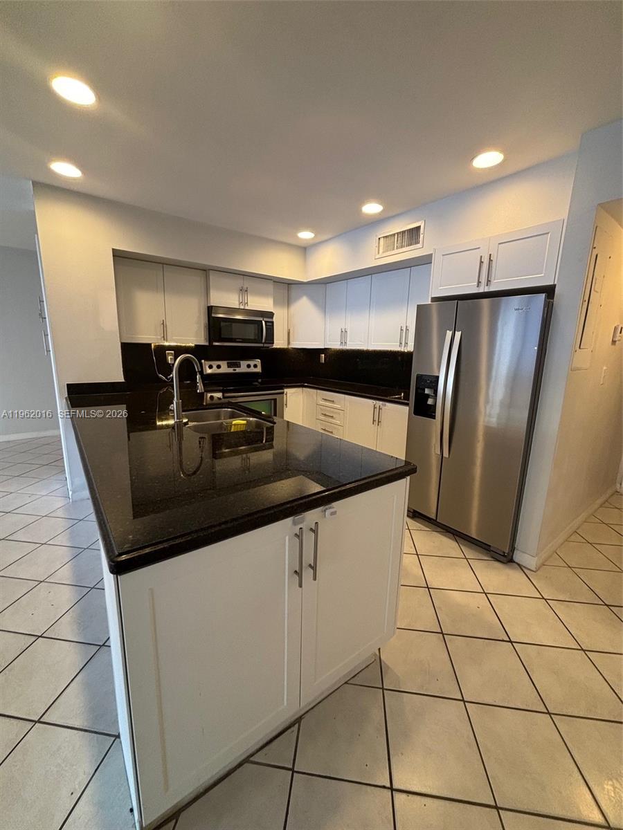 MIAMI LAKES WINDMILL GATE - Residential Lease
