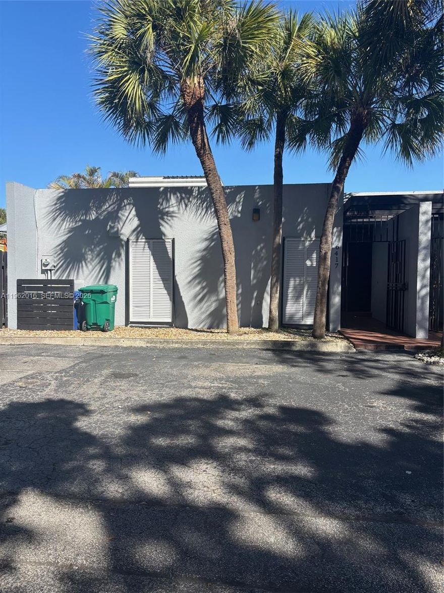 Spacious single-story, lakefront townhome with open layout in the heart of Miami Lakes, located in desirable Windmill Gate. This 2BR/2BA home features a modern kitchen with stainless steel appliances, black countertops, and island, ample closet space, and upgraded bathrooms.  Walk to schools, parks, shopping, and library, with easy highway access. Renter’s insurance required.