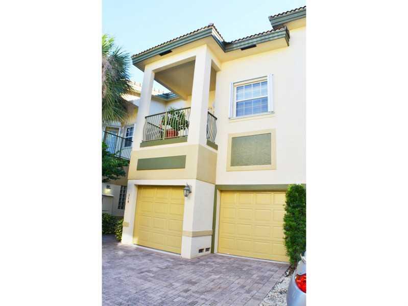 REDUCED PRICE Near Las Olas and Beaches, Private, Gated, Quiet, Gorgeous Designer 3/2 Townhouse, 2 car garage, comm pool, real wood floors 1st floor, fireplace, carpet upstairs, Formal Dining. Open Kitchen w/custom wood cabinets & granite counter. Large M aster, walk in closet, private balcony. Huge Master Bath w/spa tub, marble flooring dual sinks, Laundry room upstairs w/full size washer & gas dryer. Wood stairs, Chicago Bricks outside Patio w/Built in Gas Grill direct piped. gas Heather & stove.