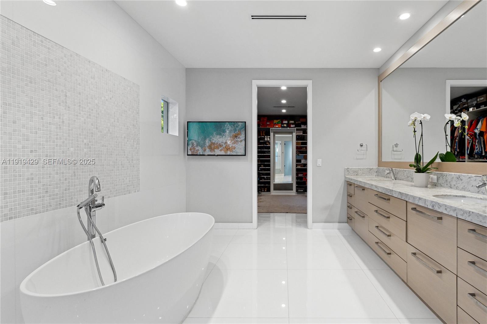 BLAINE RESIDENCES CONDO - Residential Lease