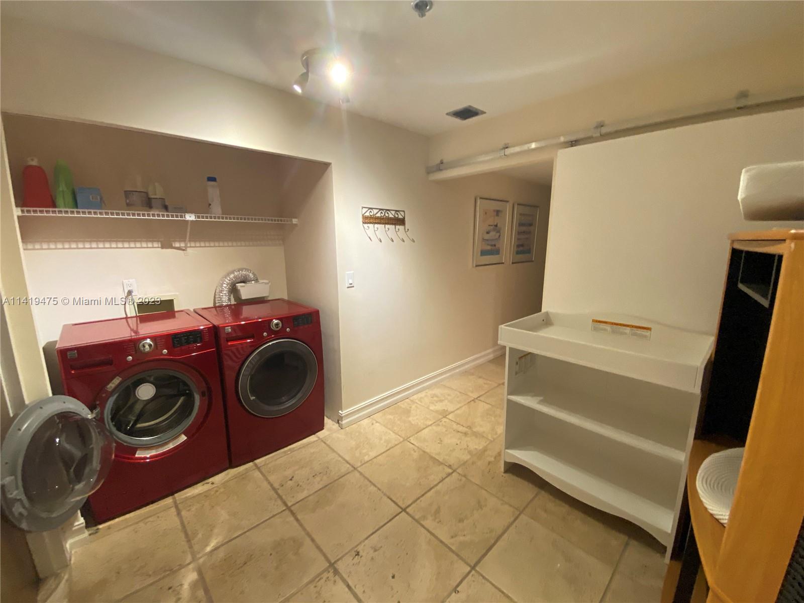 Key Biscayne, Florida 33149, United States, 2 Bedrooms Bedrooms, ,3 BathroomsBathrooms,Residential,Active,72192