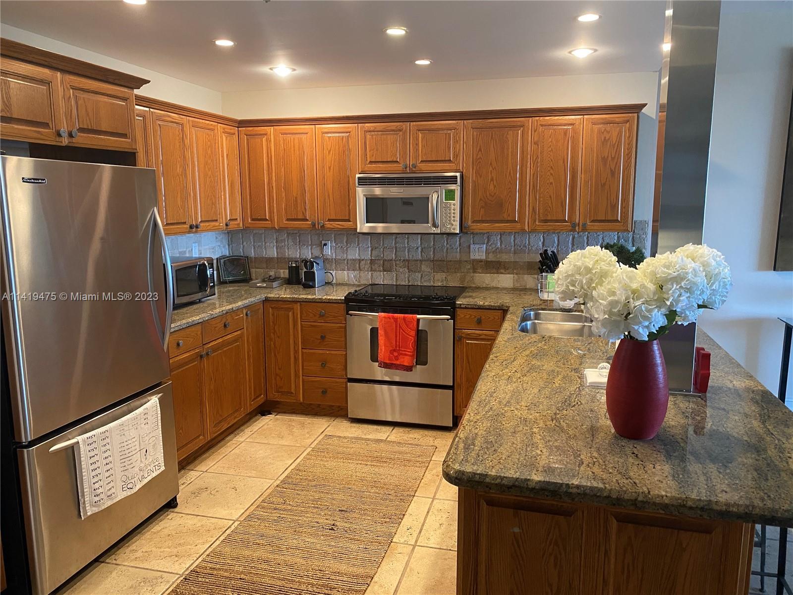 Key Biscayne, Florida 33149, United States, 2 Bedrooms Bedrooms, ,3 BathroomsBathrooms,Residential,Active,72192