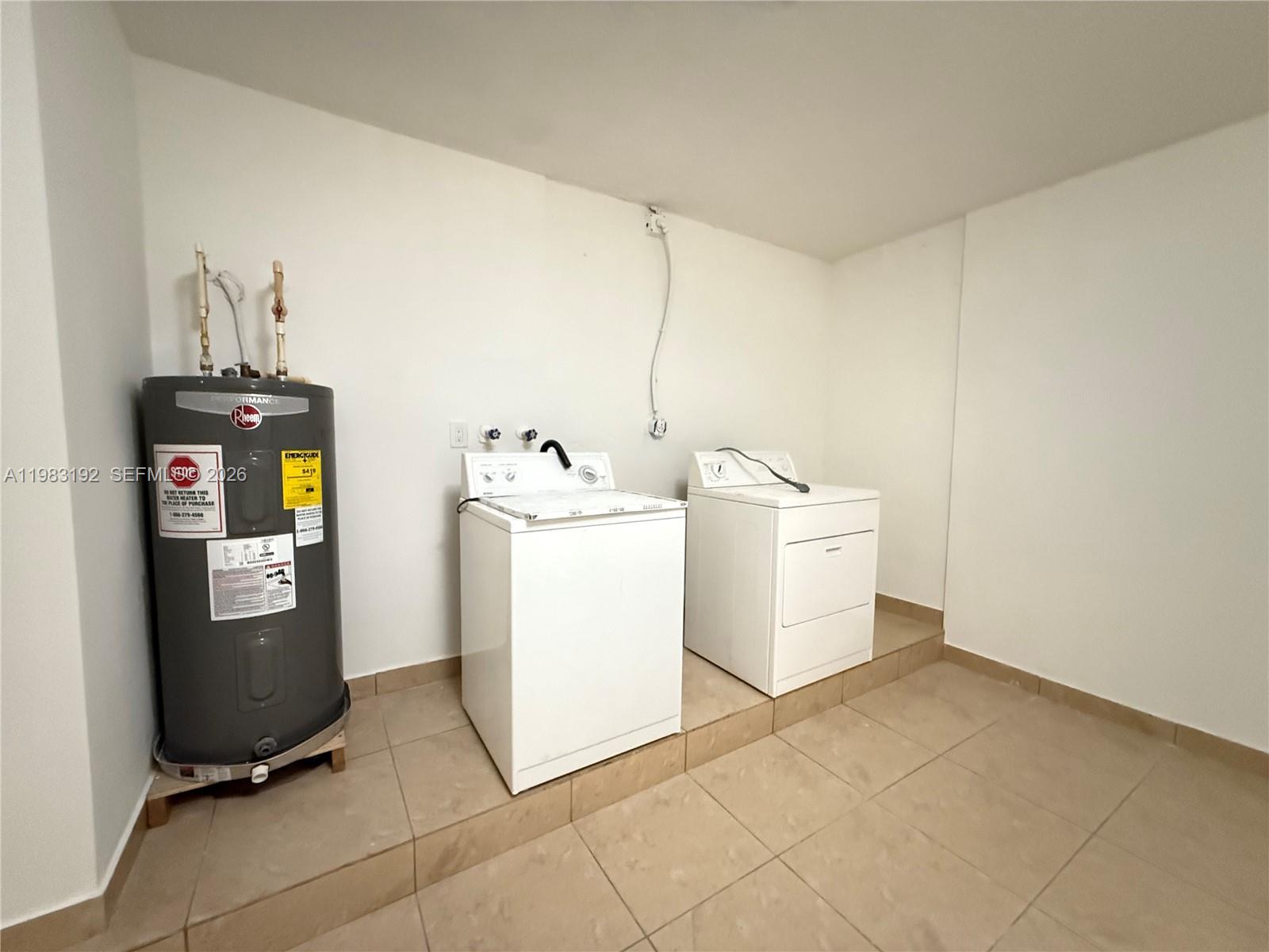 ARISTOTLE SUB PHASE IV - Residential Lease