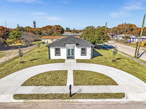 Photo of 803 20th N St, Fort Pierce, FL 34950 (MLS # A11981949)