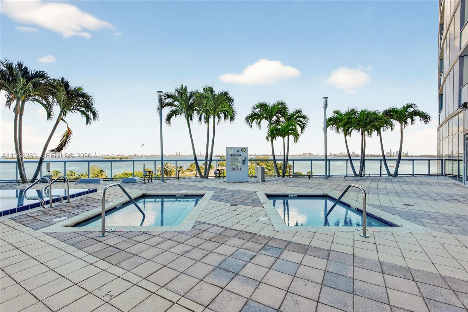 BLUE CONDO - Residential