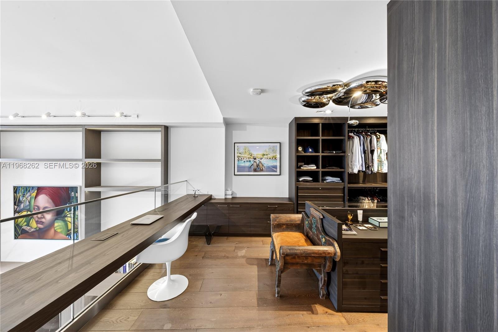 BLUE CONDO - Residential