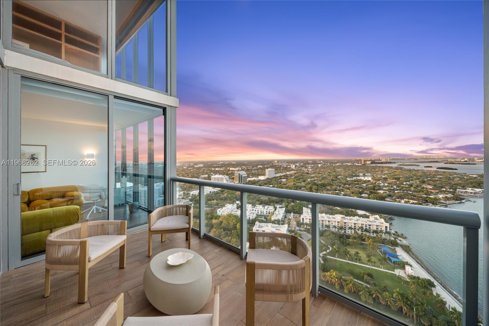 BLUE CONDO - Residential