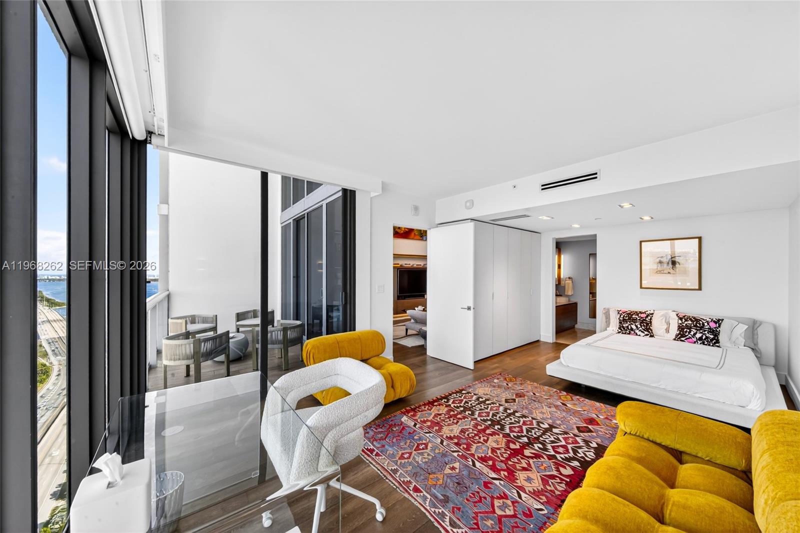 BLUE CONDO - Residential