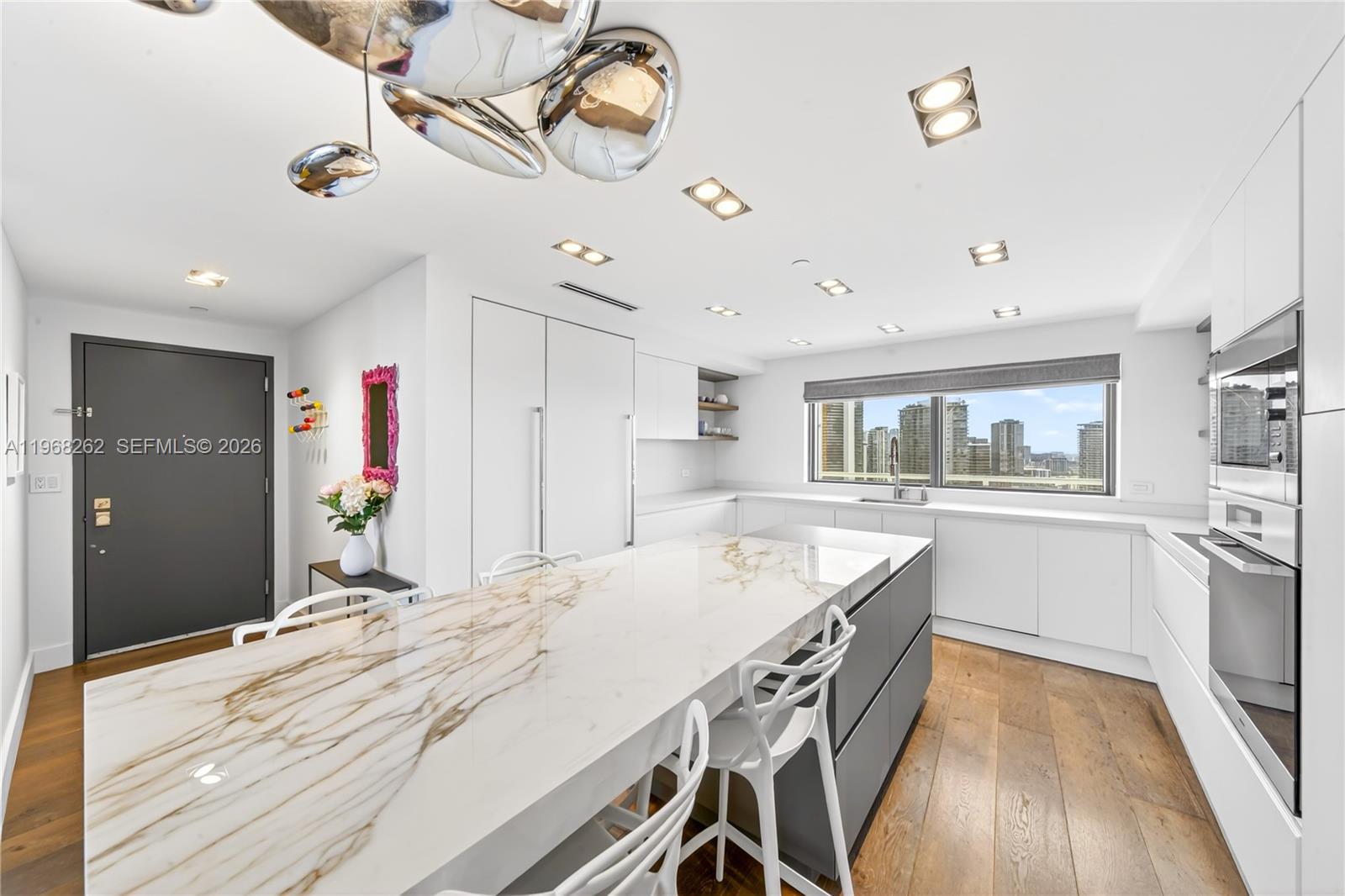 BLUE CONDO - Residential