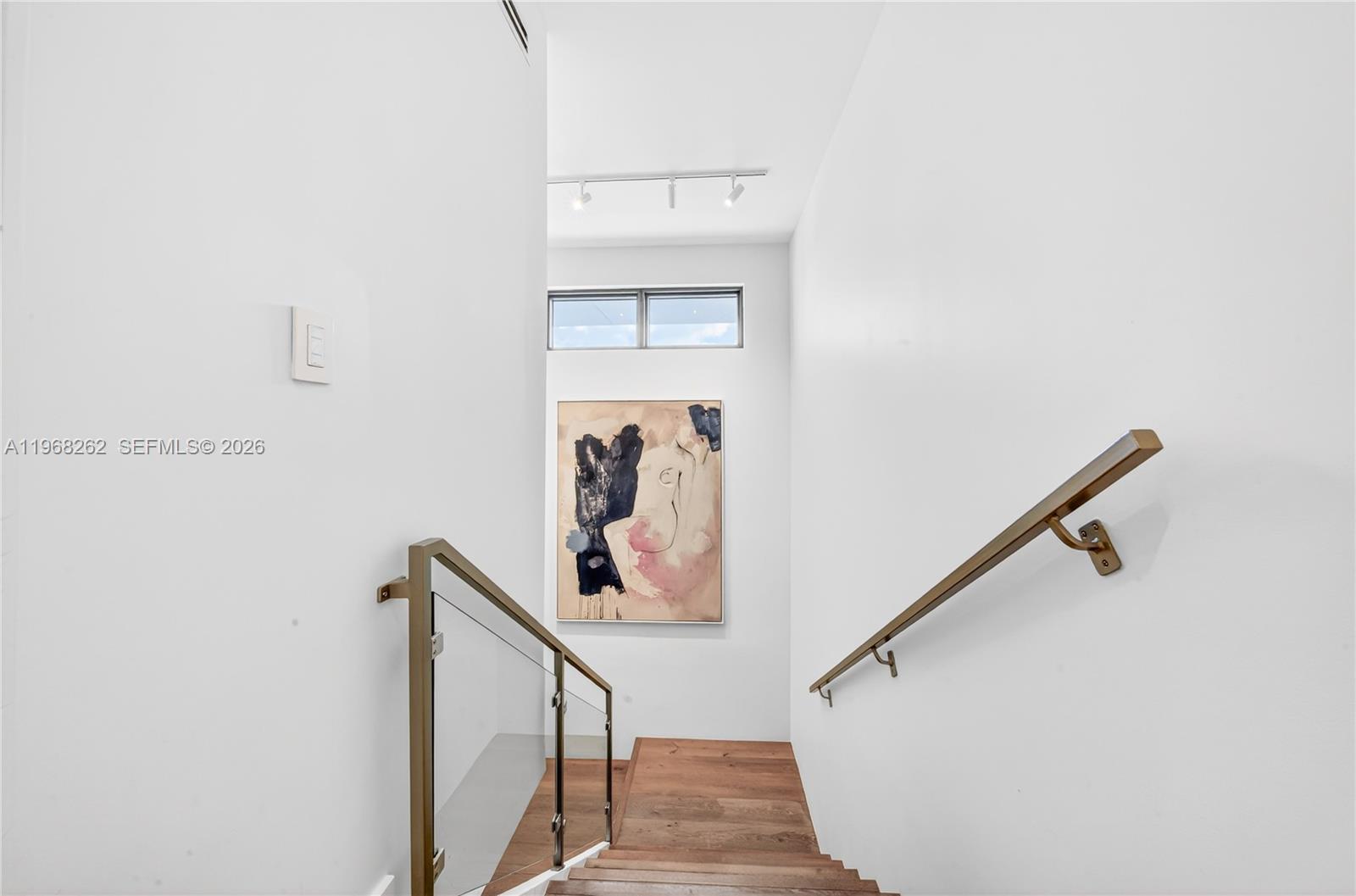 BLUE CONDO - Residential