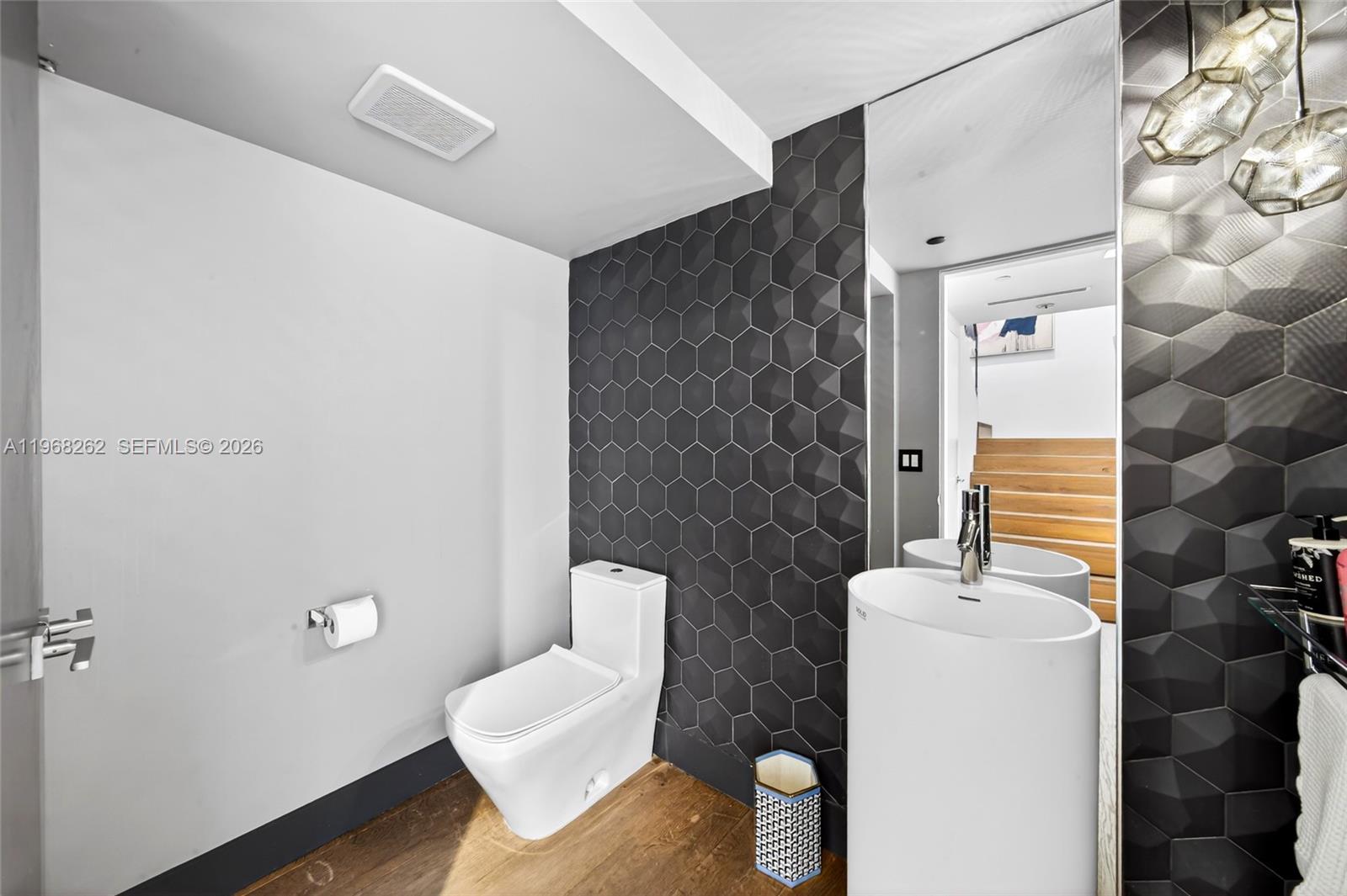 BLUE CONDO - Residential