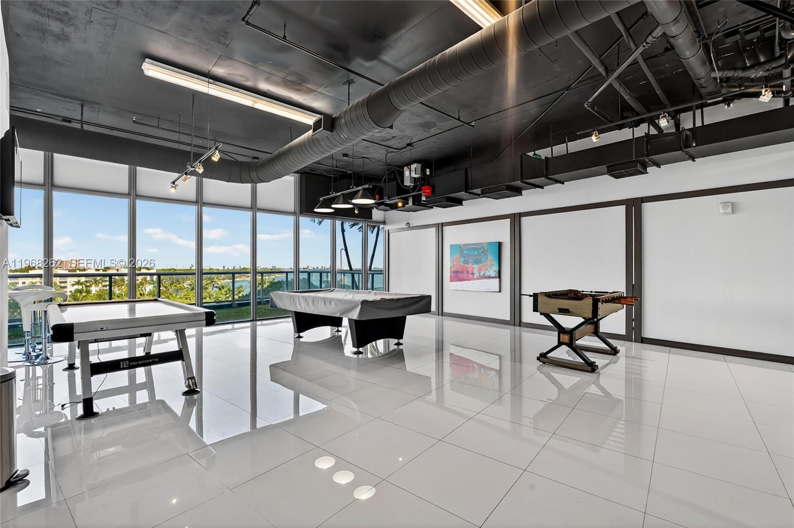 BLUE CONDO - Residential