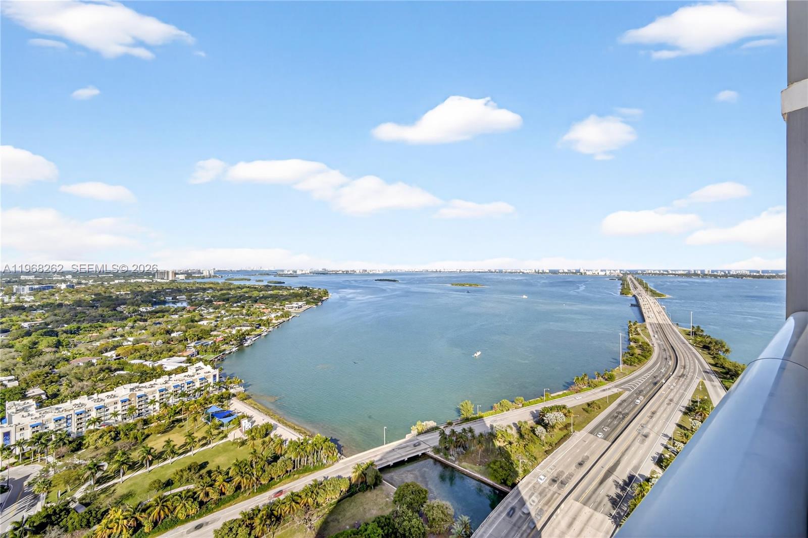 BLUE CONDO - Residential