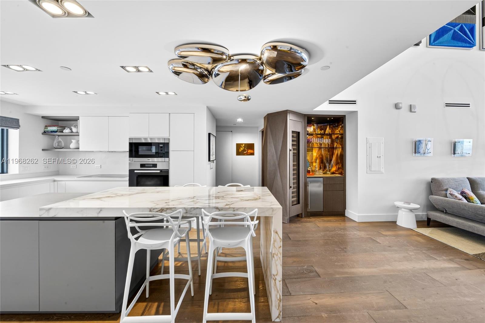 BLUE CONDO - Residential