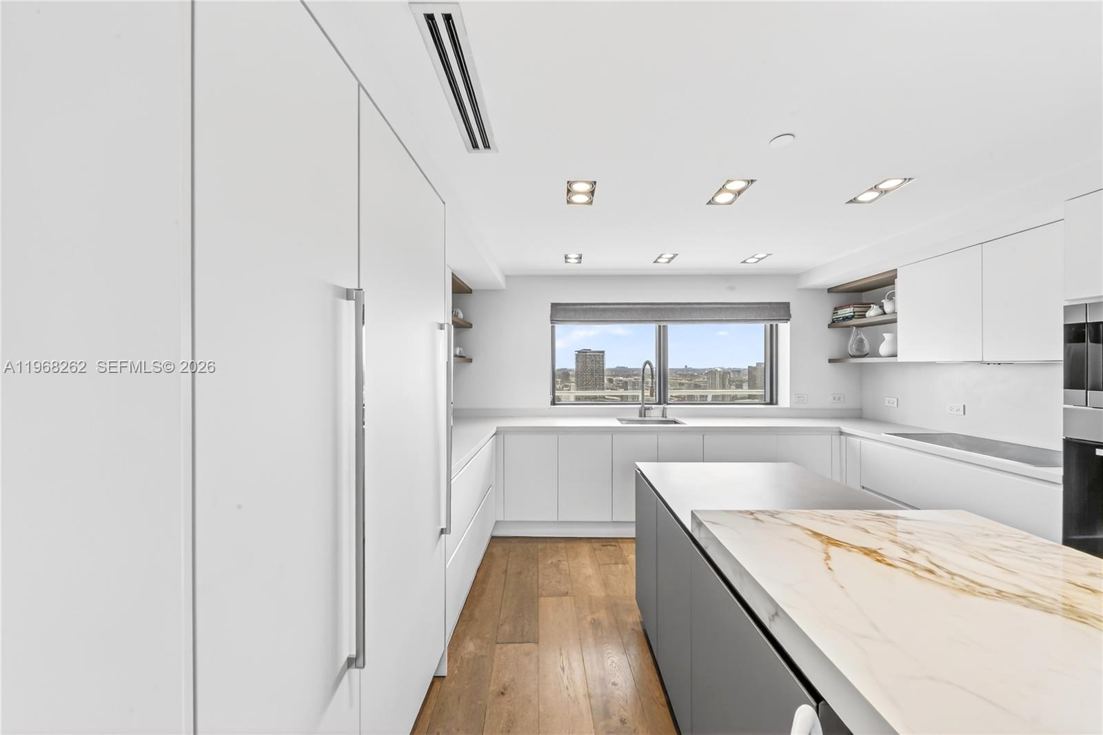 BLUE CONDO - Residential