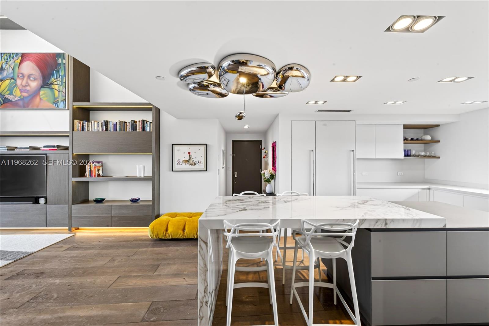 BLUE CONDO - Residential