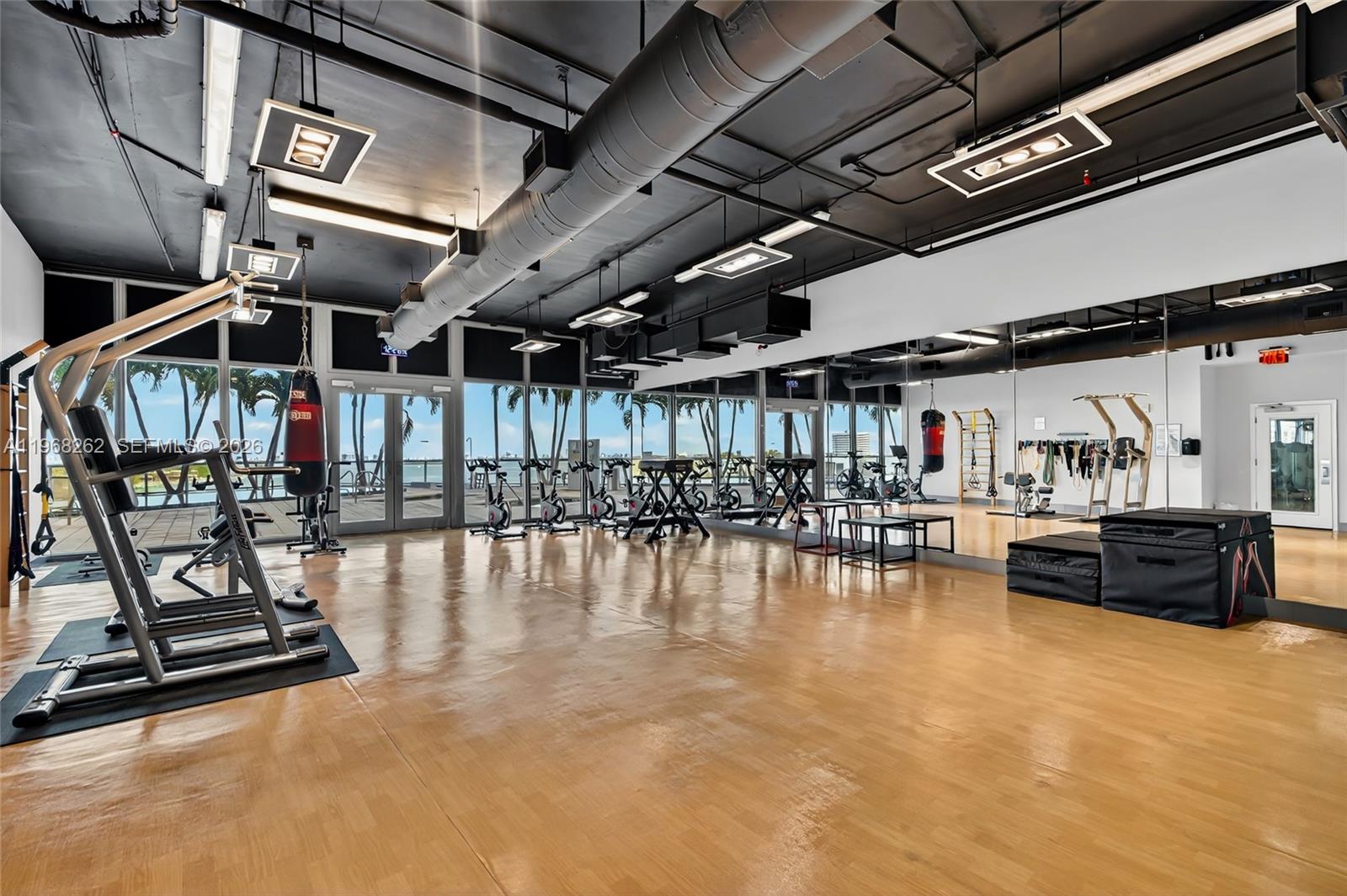 BLUE CONDO - Residential