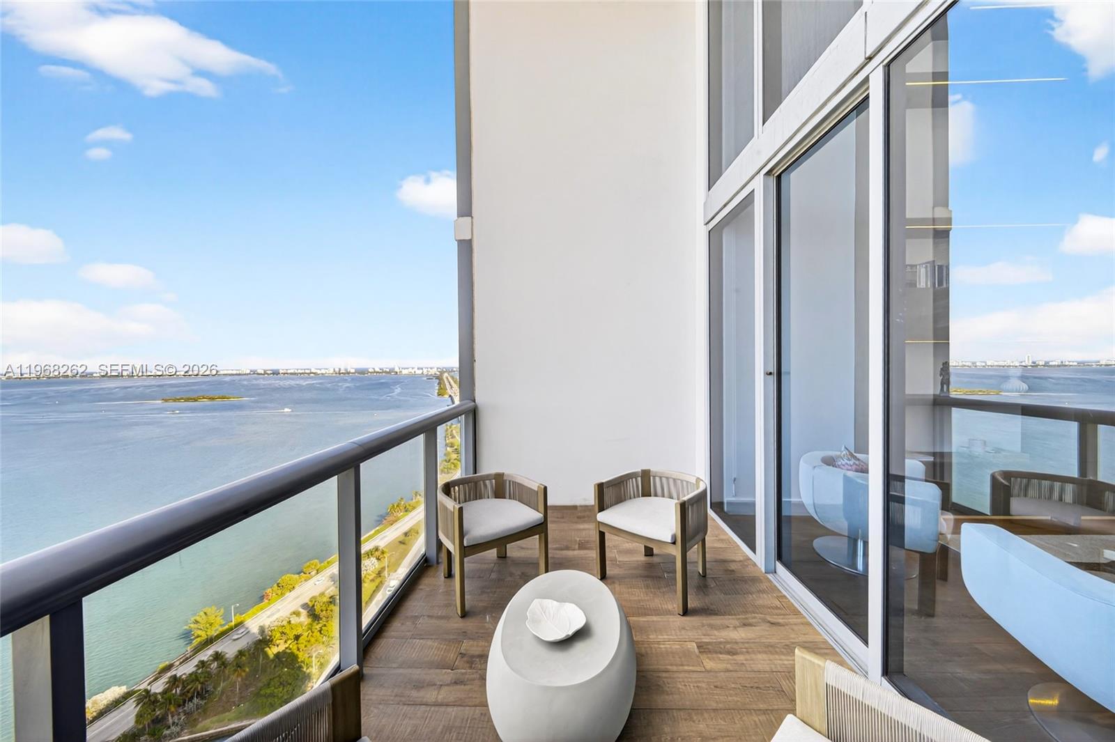 BLUE CONDO - Residential