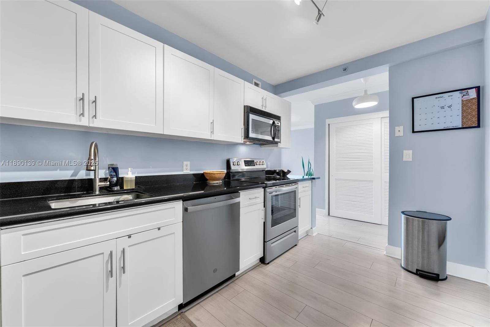 401 BLU OF NORTH BEACH CO - Residential