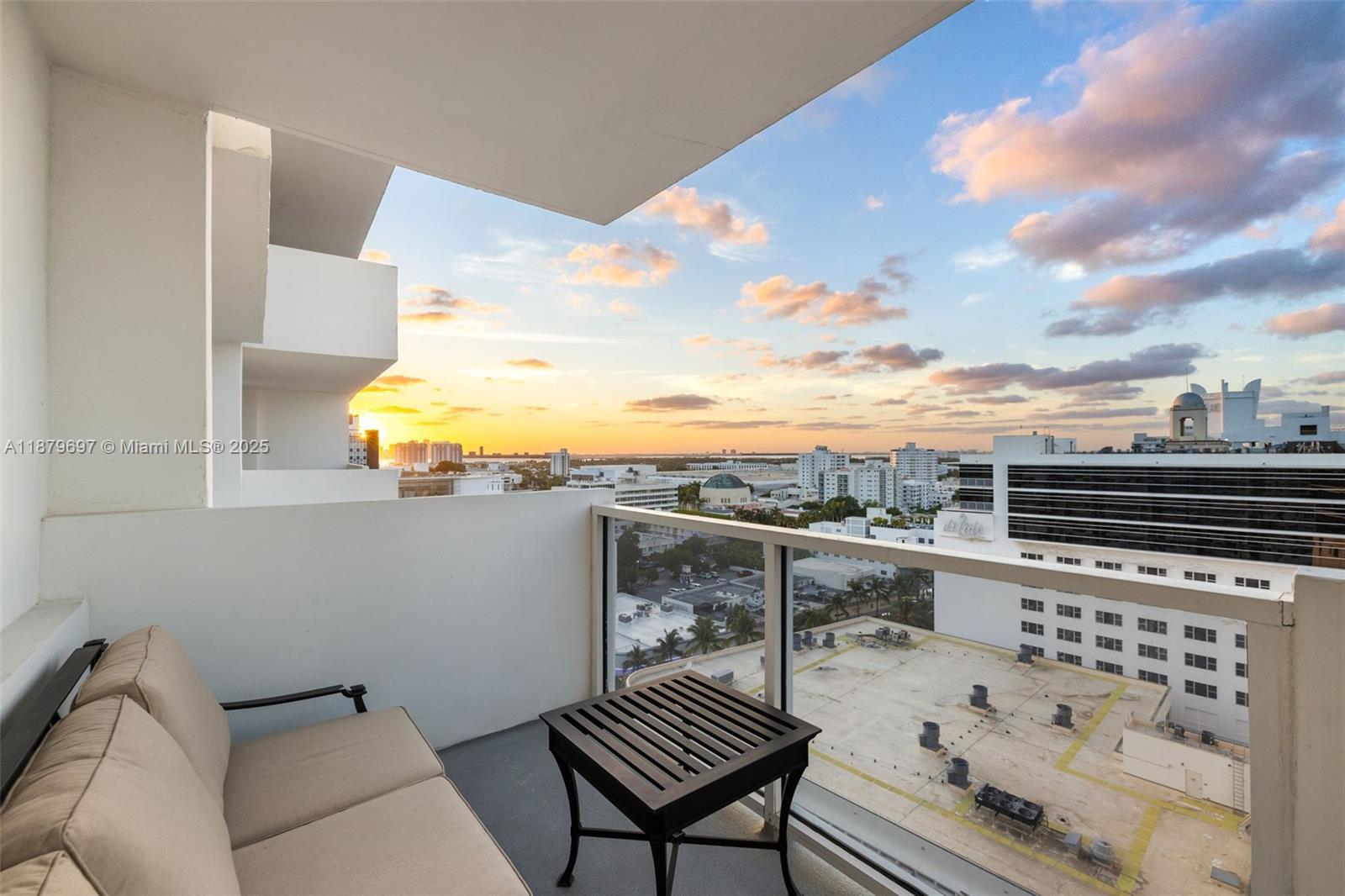 THE DECOPLAGE CONDO - Residential