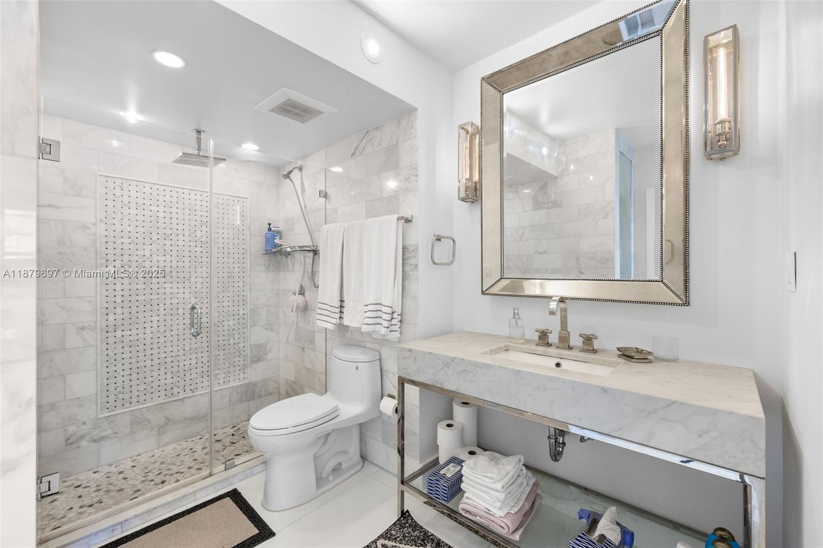 THE DECOPLAGE CONDO - Residential