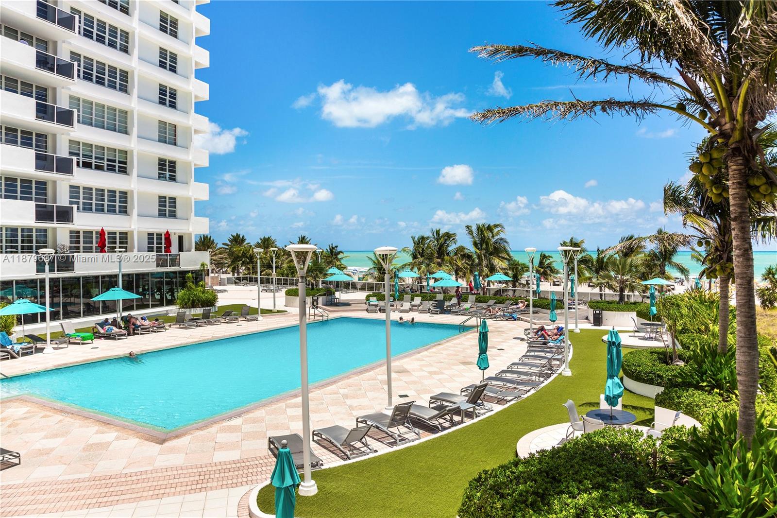 THE DECOPLAGE CONDO - Residential