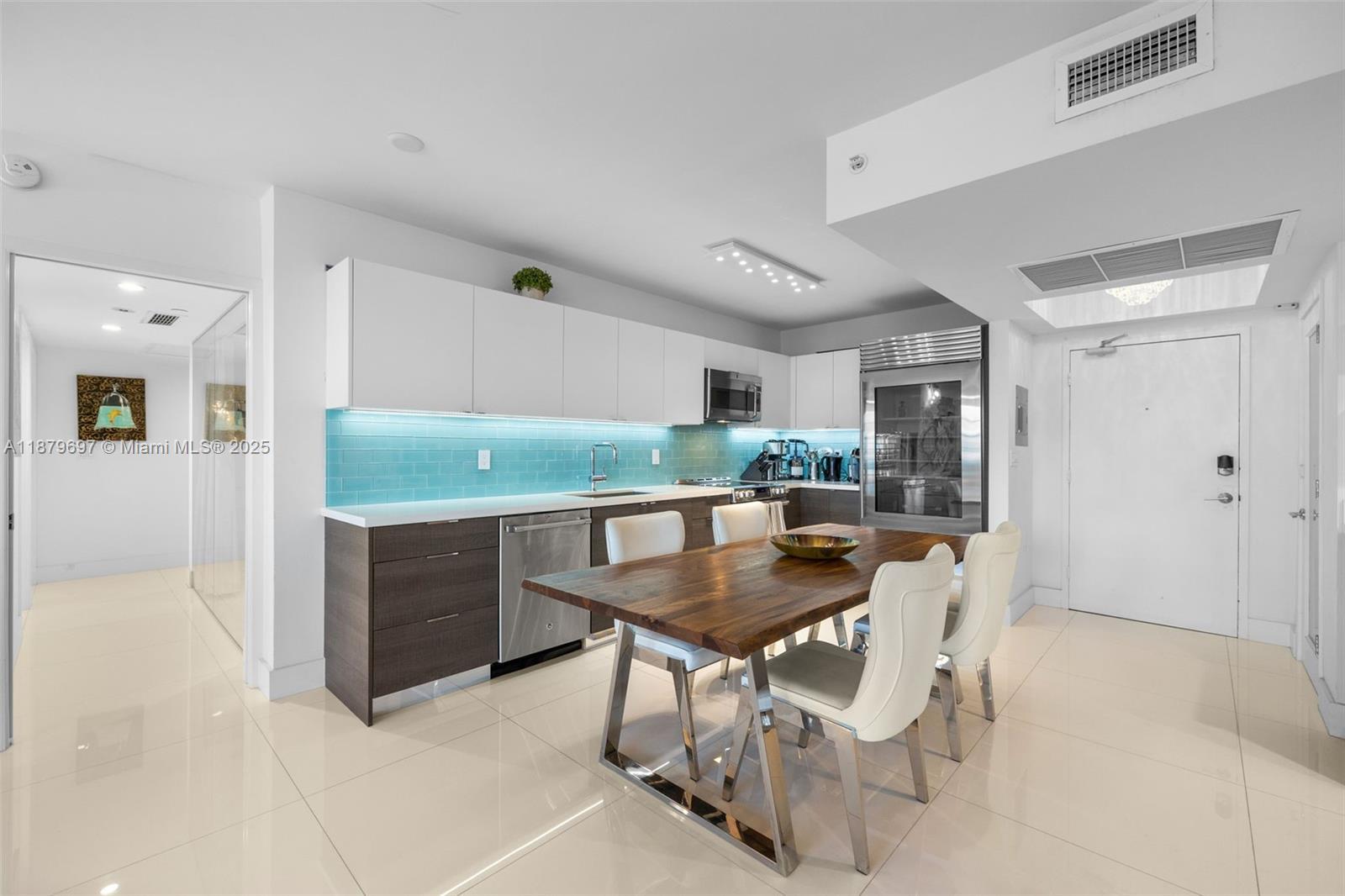 THE DECOPLAGE CONDO - Residential