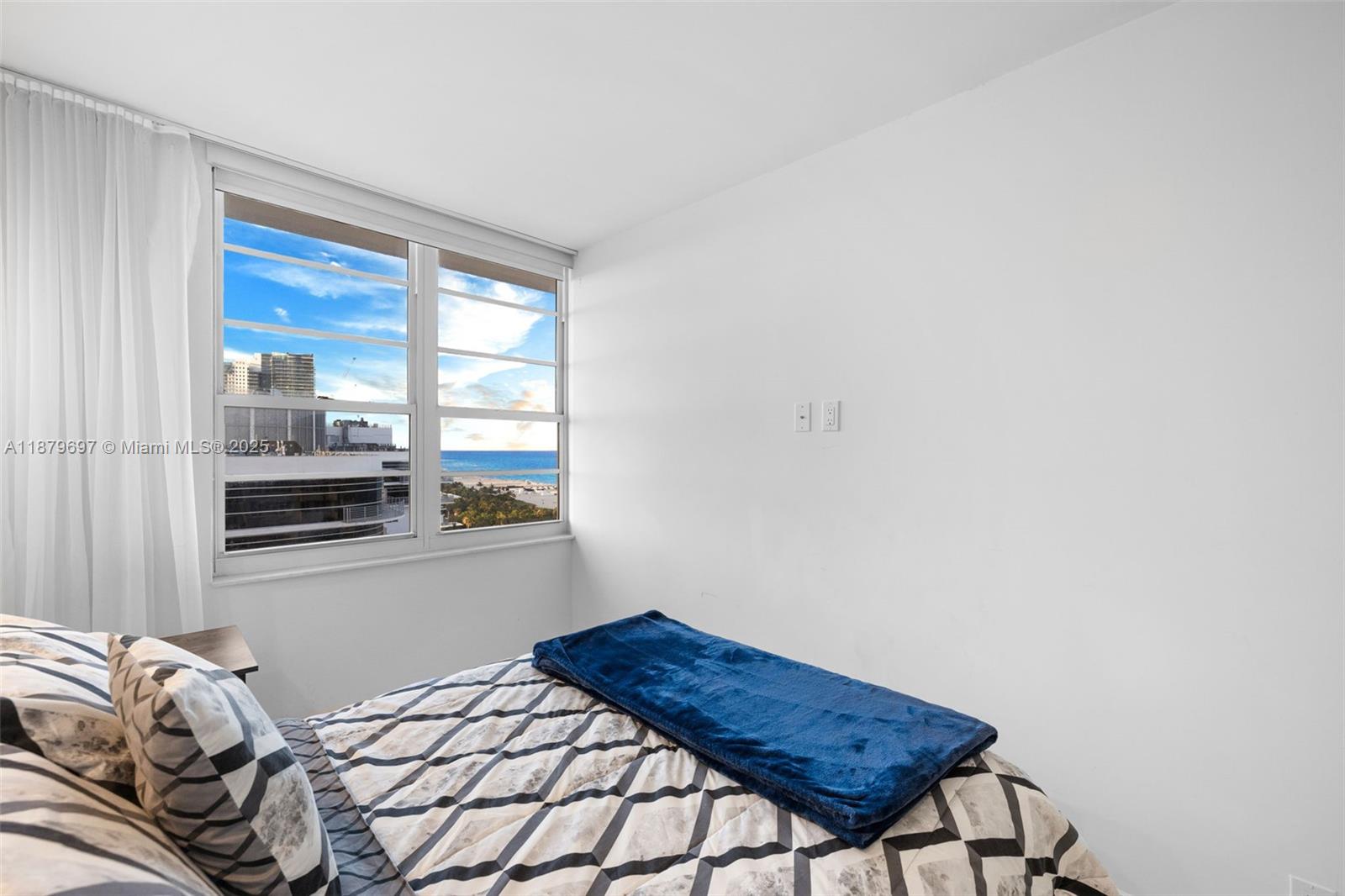 THE DECOPLAGE CONDO - Residential