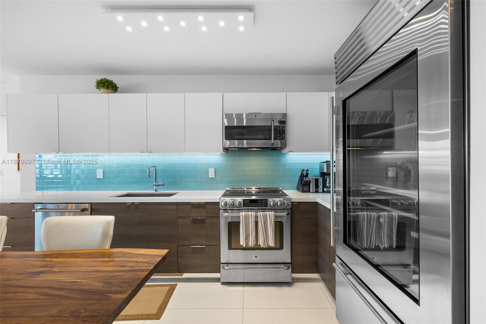 THE DECOPLAGE CONDO - Residential