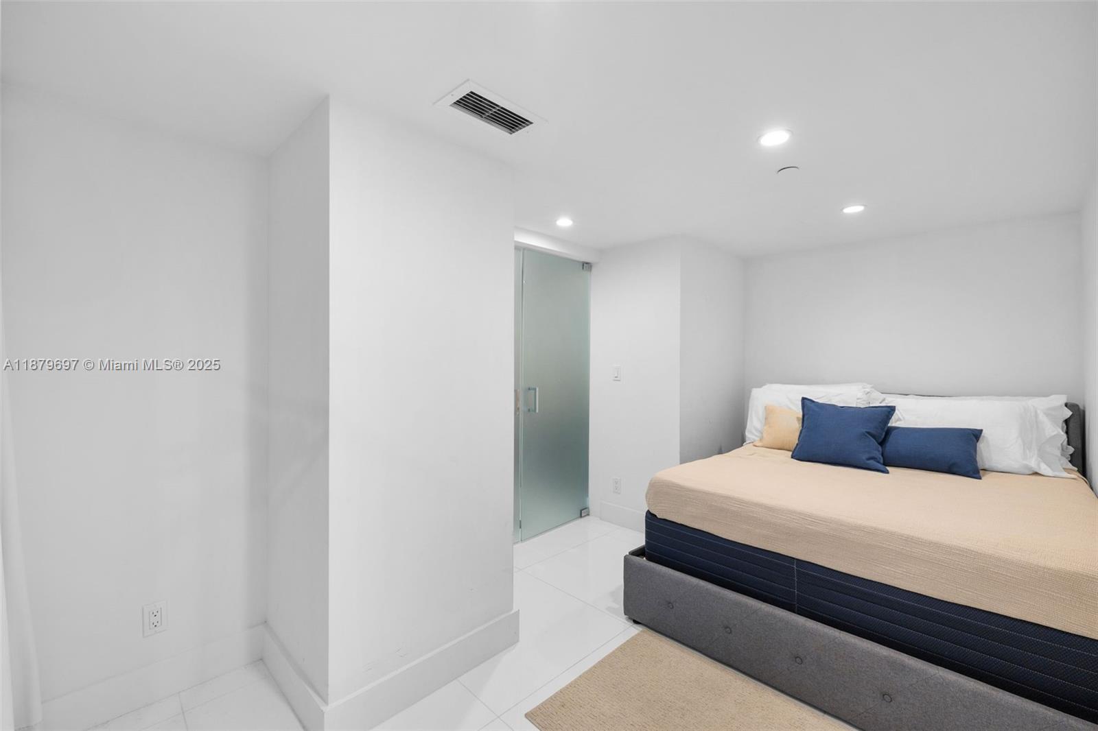 THE DECOPLAGE CONDO - Residential