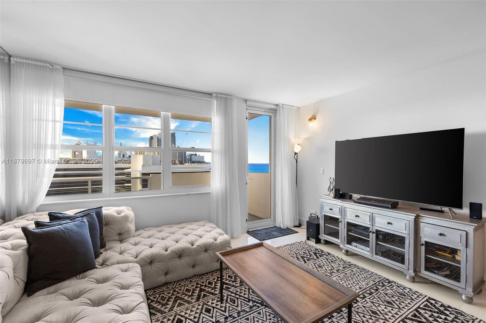 THE DECOPLAGE CONDO - Residential