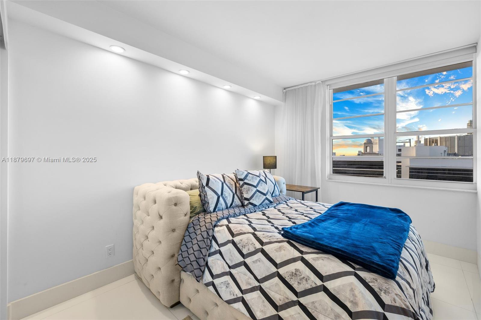 THE DECOPLAGE CONDO - Residential