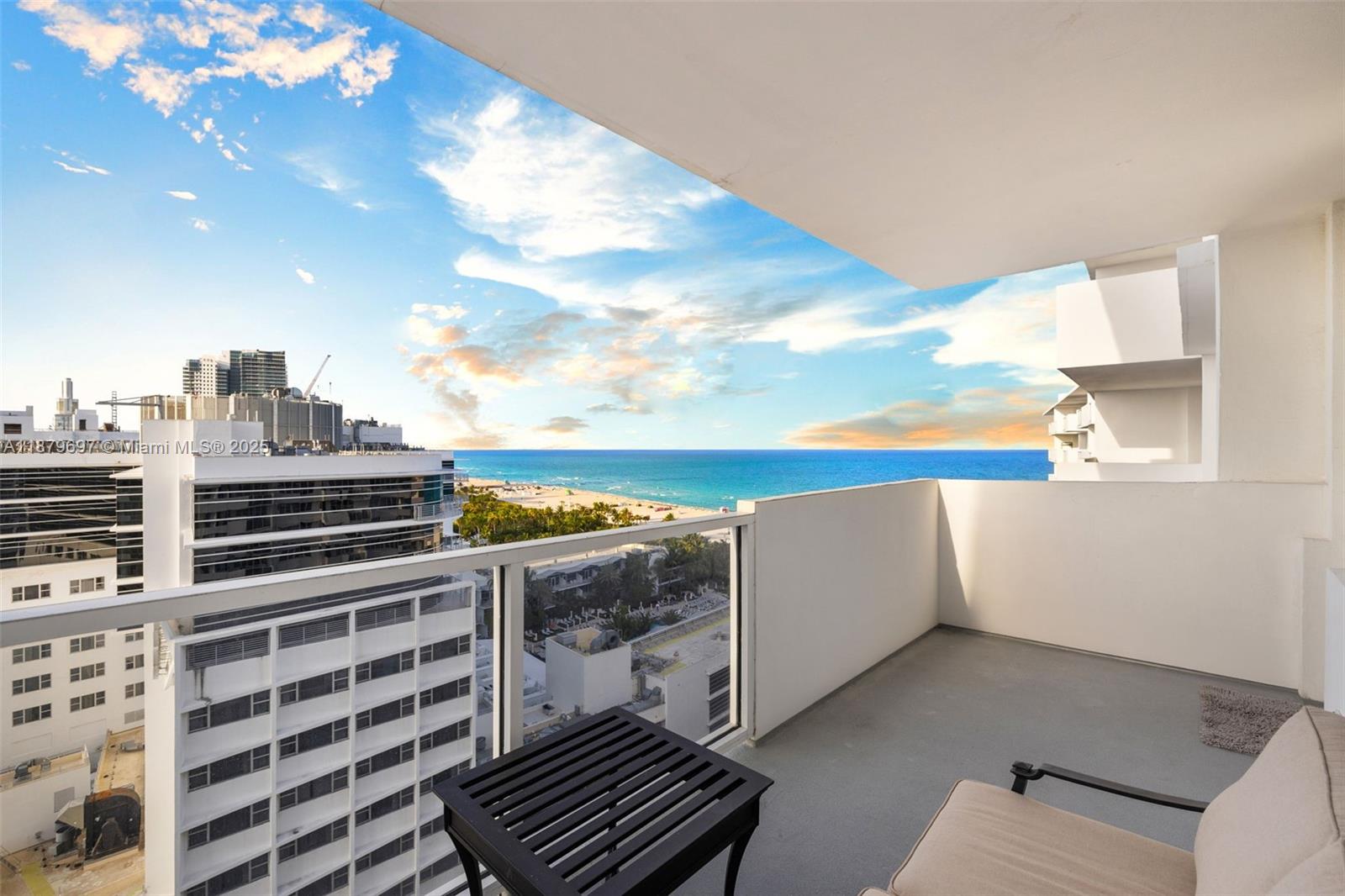 THE DECOPLAGE CONDO - Residential