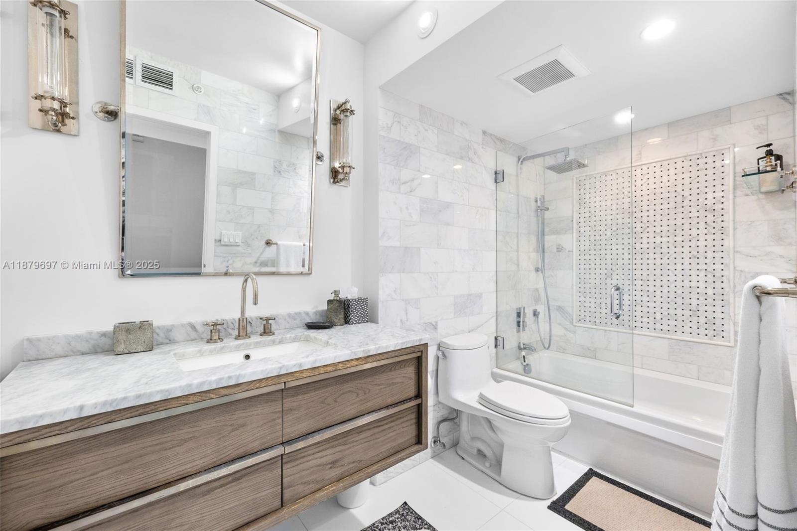 THE DECOPLAGE CONDO - Residential