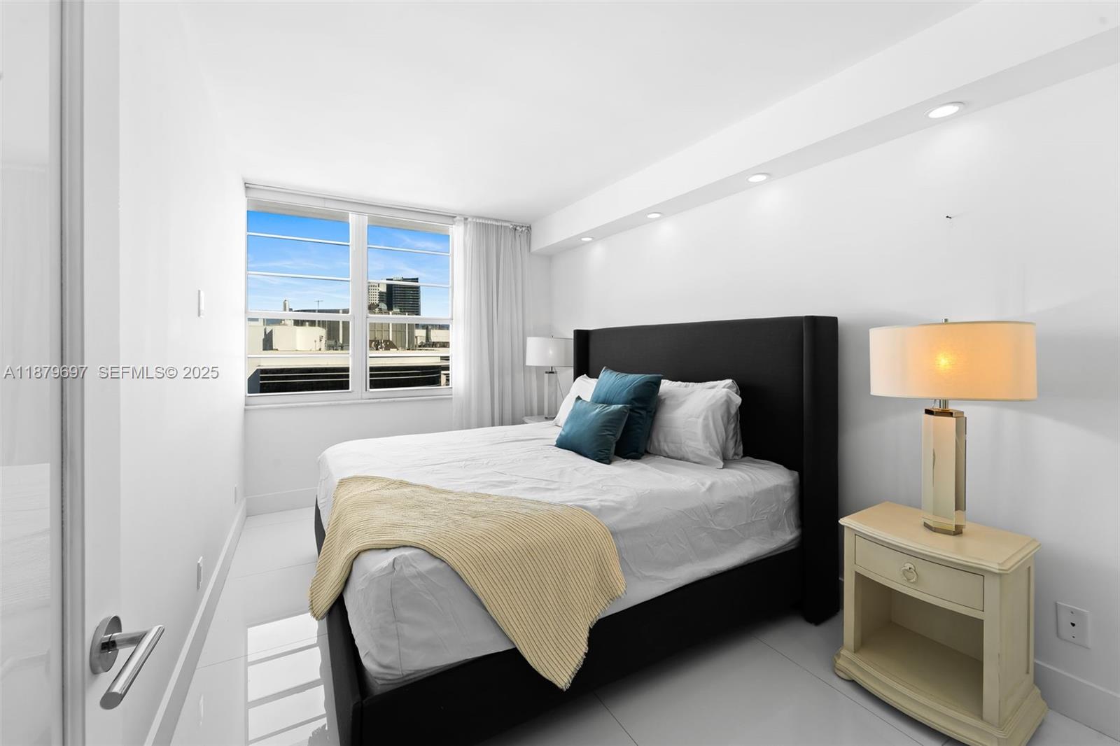 THE DECOPLAGE CONDO - Residential