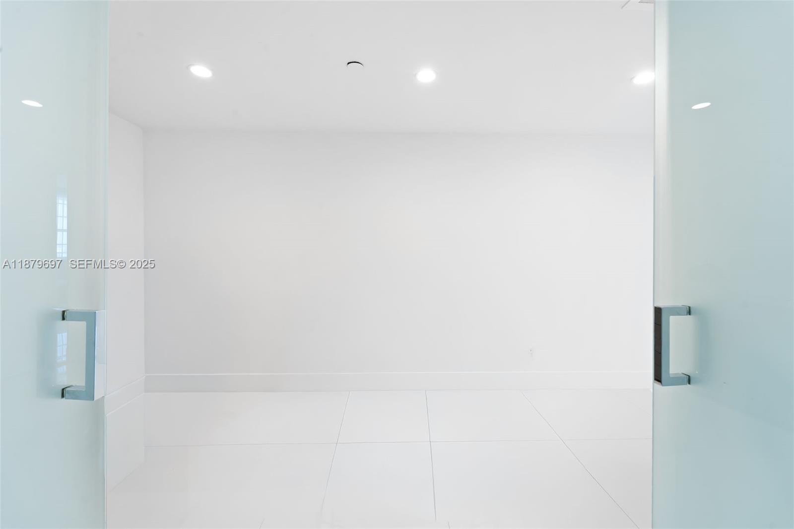 THE DECOPLAGE CONDO - Residential